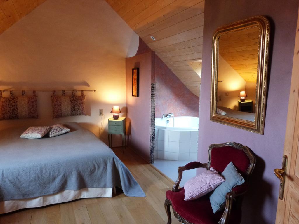 Bed And Breakfast La Fontaine Blanche Melgven Room photo