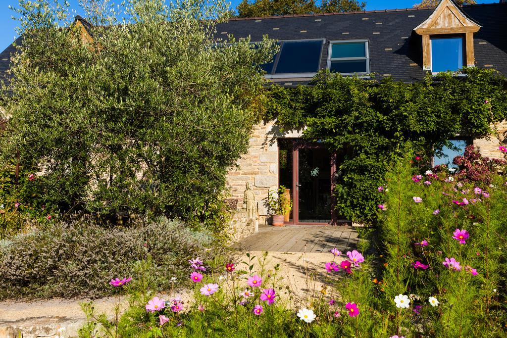 Bed And Breakfast La Fontaine Blanche Melgven Exterior photo